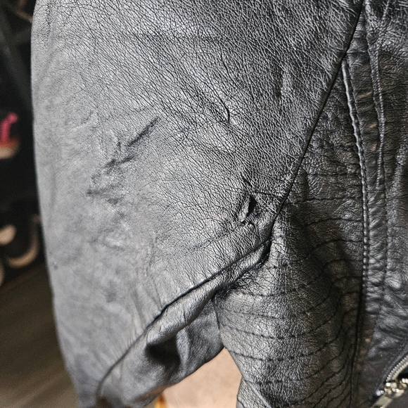 Womens Black Faux Leather Distressed Bomber Jacket Size Small Forever 21 - Picture 6 of 13